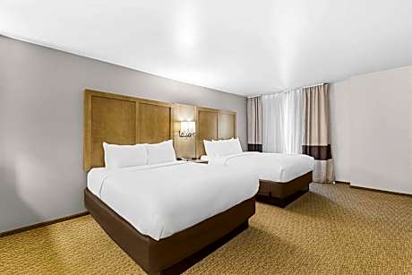 Superior Queen Suite with Sofa Bed - Non-Smoking