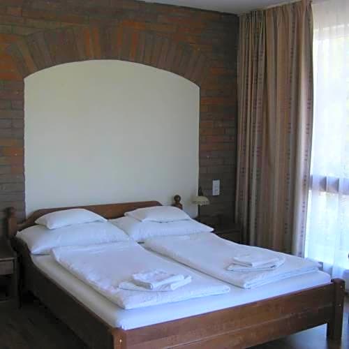 Viktor Bor- és Vendégház****