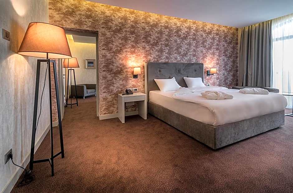 The Grand Gloria Hotel