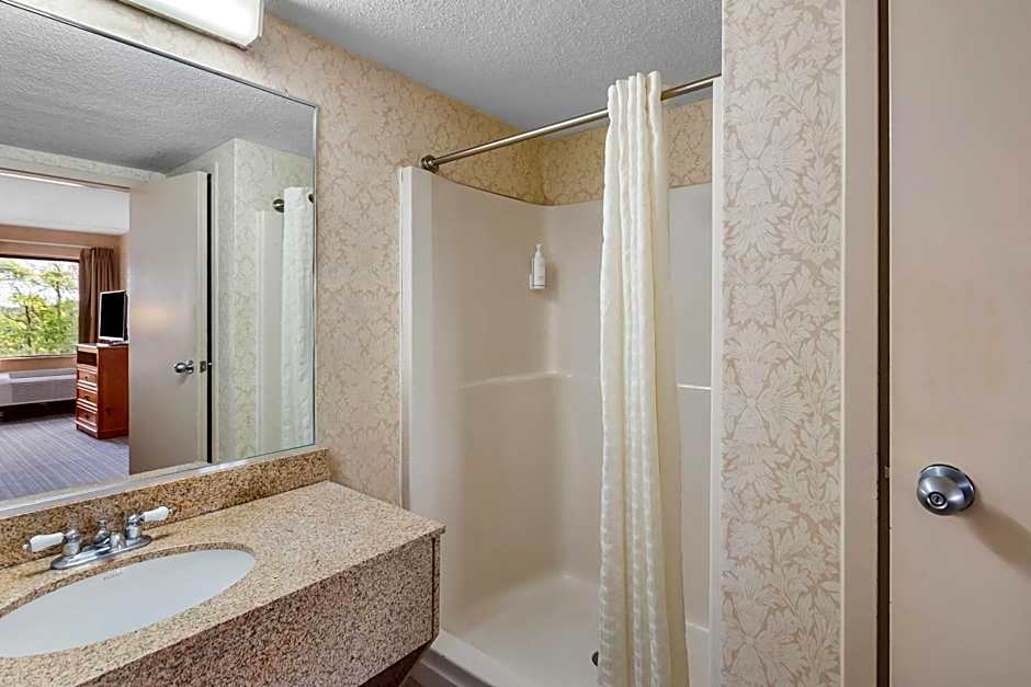 Travelodge by Wyndham Winchester