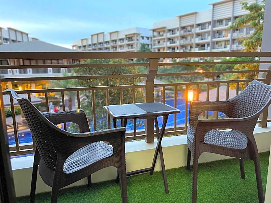 MaRoy Suites at Asteria Residences (Near NAIA with free Parking+Fiber Internet)