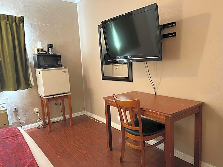 Hometown Inn North Hills