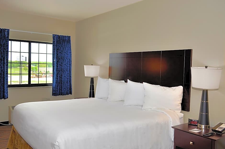 Cobblestone Inn & Suites - Holstein