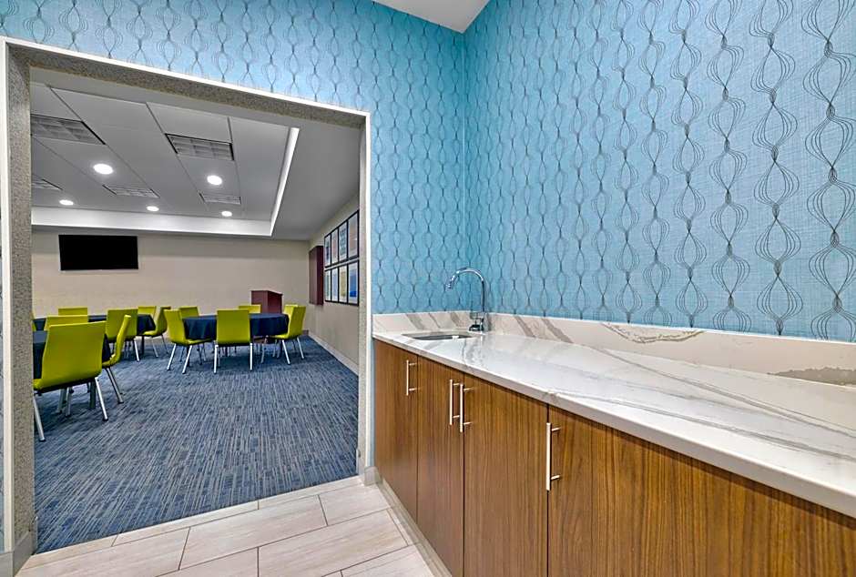 Holiday Inn Express Hotel & Suites Kansas City - Grandview By IHG