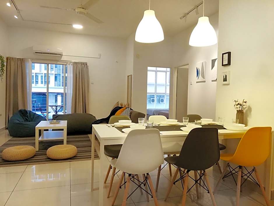 Subang City Residence, 8-9 pax with Balcony, Walking Distance to Summit, 5min to Sunway