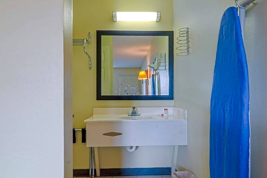 Economy Inn By OYO Ashburn