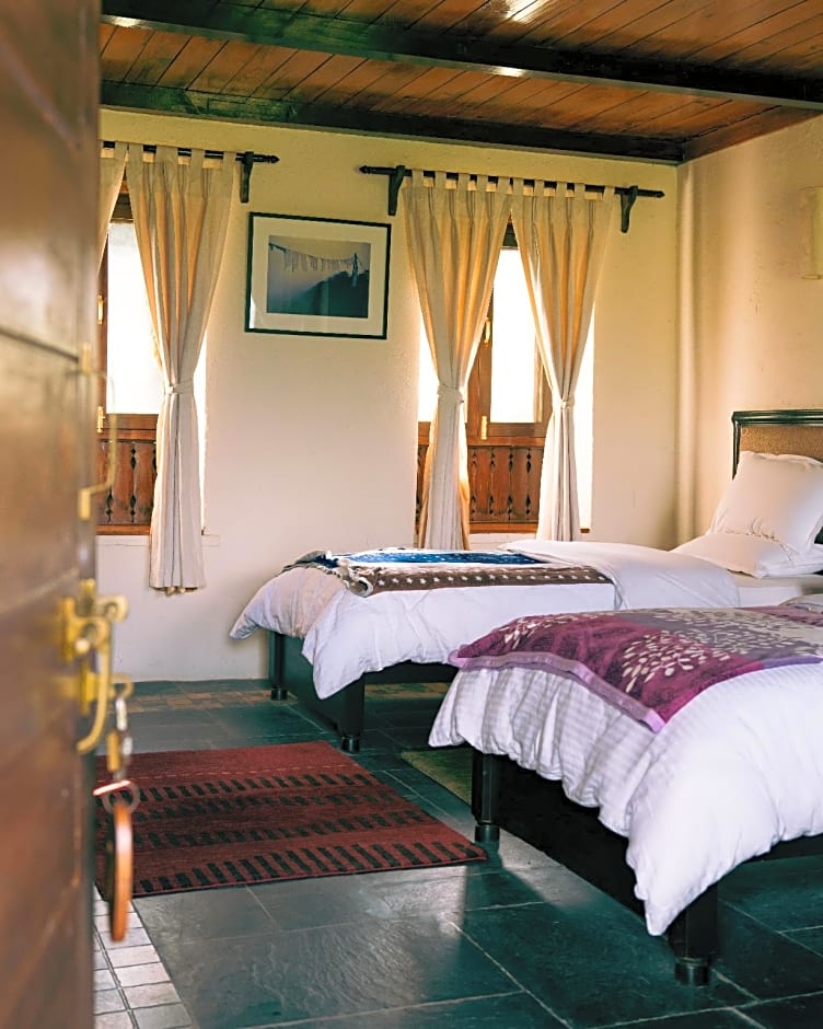 Mountain Lodges of Nepal, Tomijong