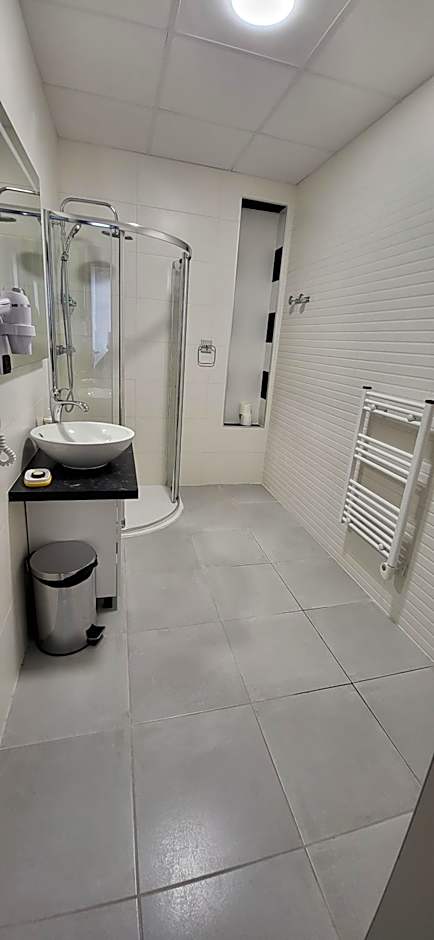 SQUARE HOTEL