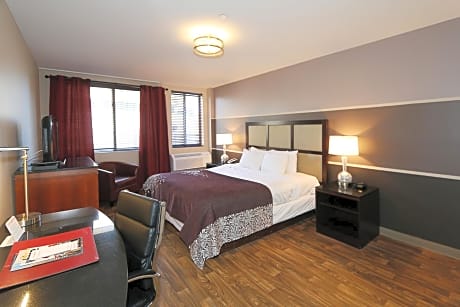 Executive Room with One King Bed and Kitchenette