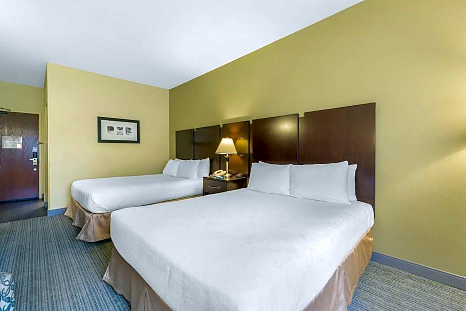 Best Western Plus Plaza By The Green