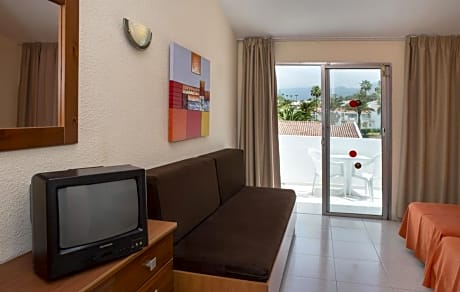 WITH BALCONY CAPACITY 3