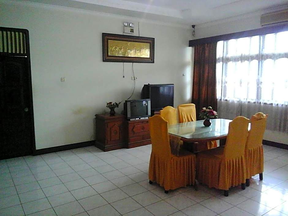 OYO 2703 Hotel Transit 1