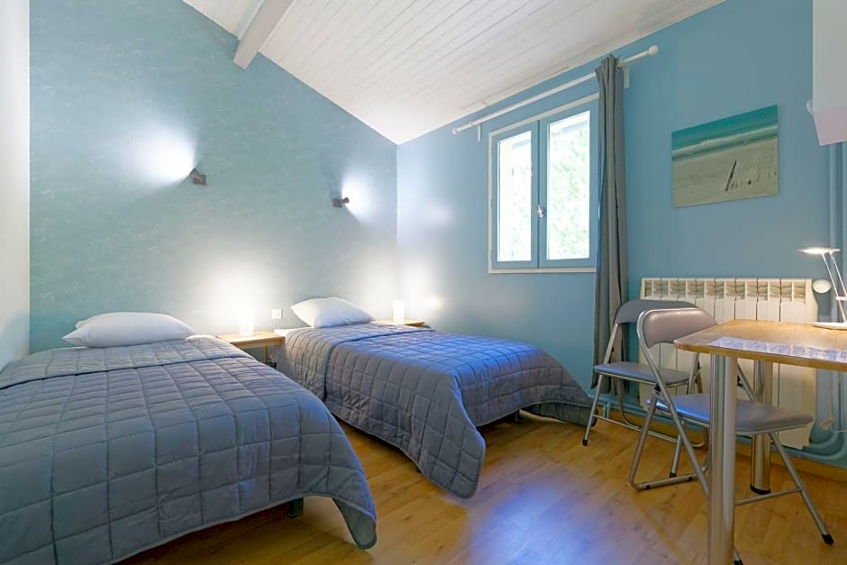 Chalet de charme climatisé, son Jacuzzi - SPA privatif et la piscine de la Maison Bleue du Gers