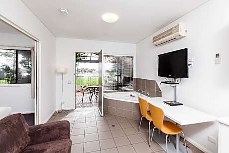 Waterfront One Bedroom Spa Apartment