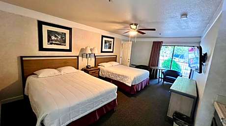 Queen Room with Two Queen Beds with Mountain View