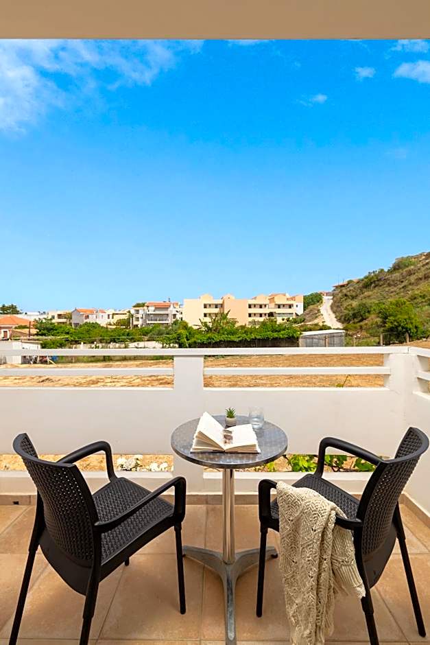 Thelèsi Apartments, 100m from the beach