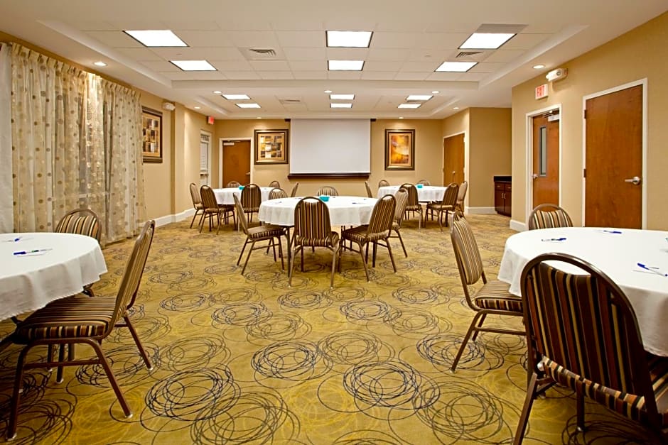 Holiday Inn Express Pembroke By IHG