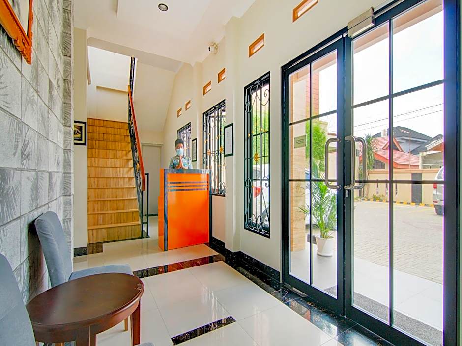 OYO 90233 The Shine Residence