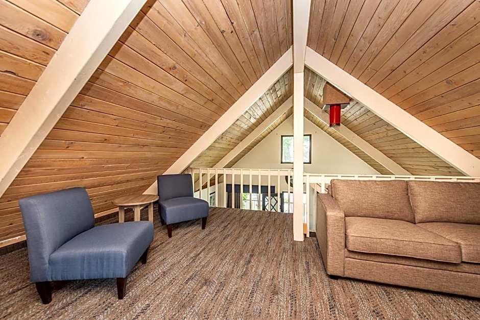 Oyster Bay Inn & Suites