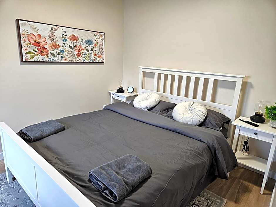 JstLikeHome - Old Ottawa Suite & Guesthouse