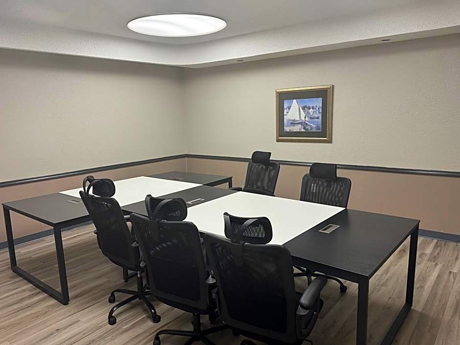 Clarion Inn & Suites Dothan South