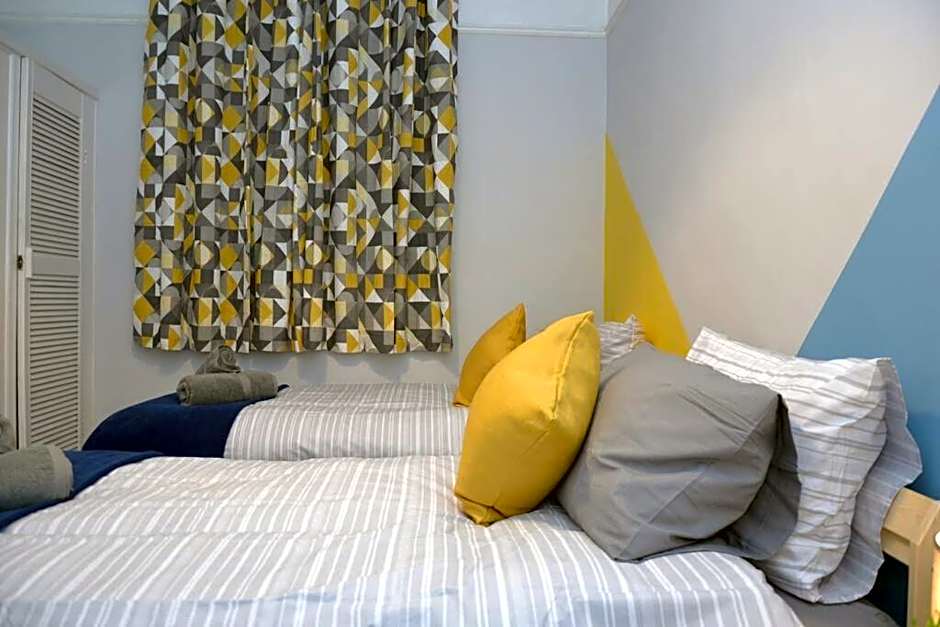 Salisbury - New 3br home, wifi, parking, sleeps 6, near Liverpool city centre