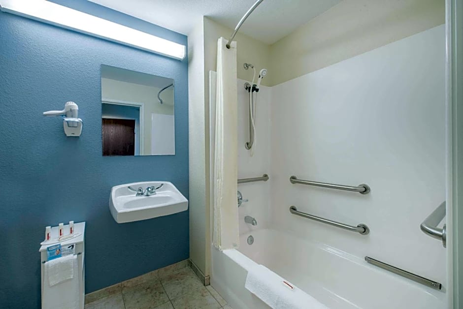 Days Inn by Wyndham Minot