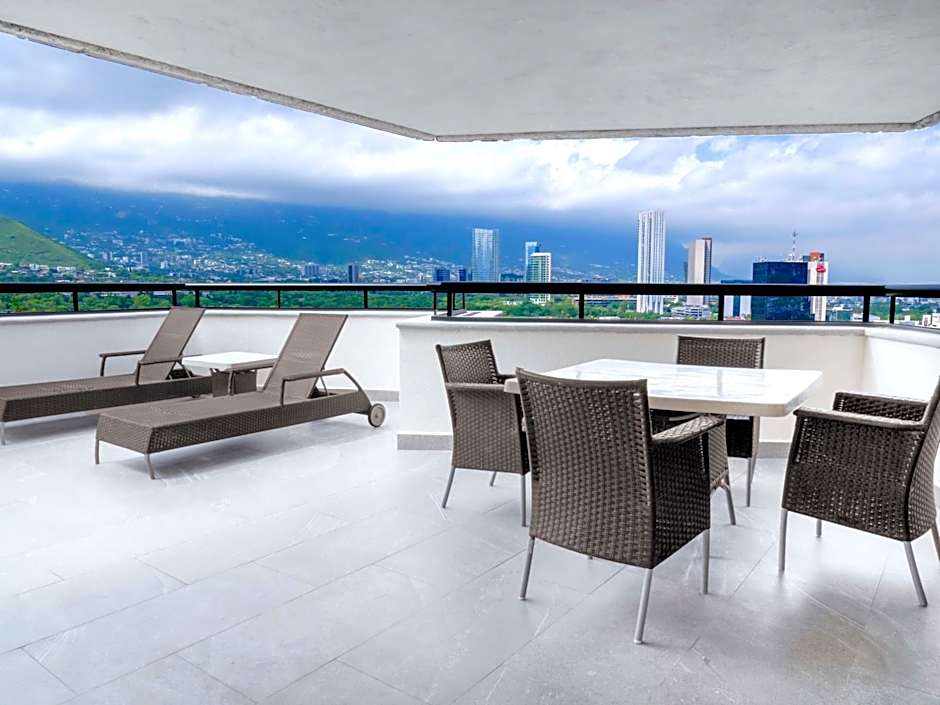 MS Milenium Monterrey, Curio Collection by Hilton