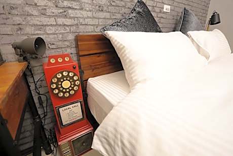 Standard Queen Room with Bathroom