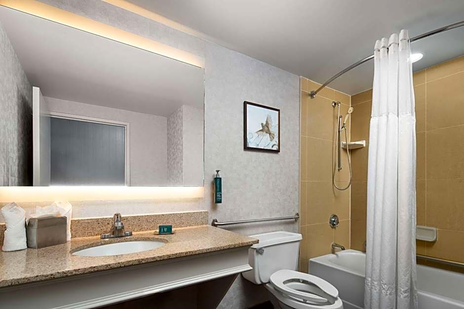 DoubleTree By Hilton Hotel Bradley International Airport