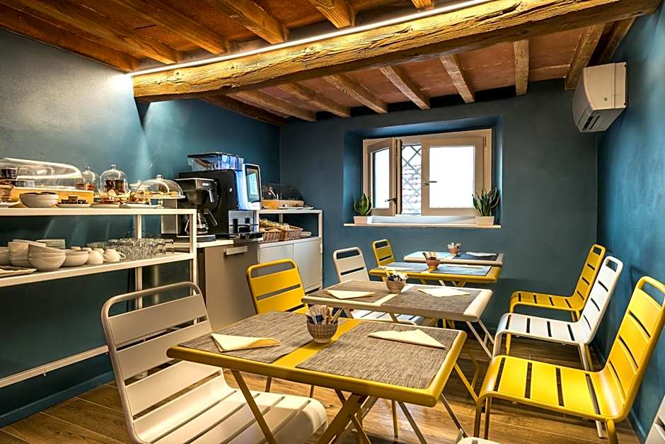 GOGO` Boutique Hotel