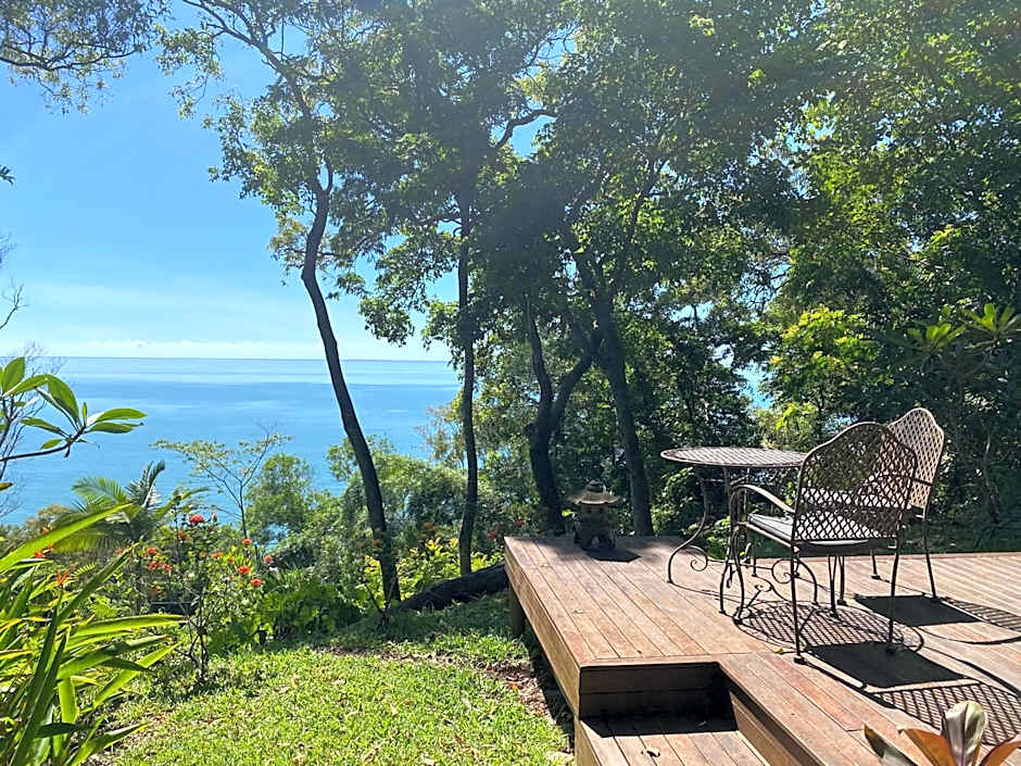Gunnadoo Holiday Hut with Ocean Views and Jacuzzi