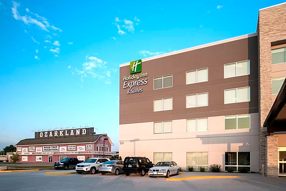 Holiday Inn Express & Suite Kingdom City By IHG