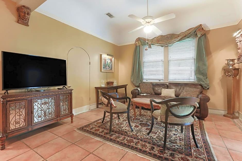 Historic Inn in the Marigny, blocks to French Quarter