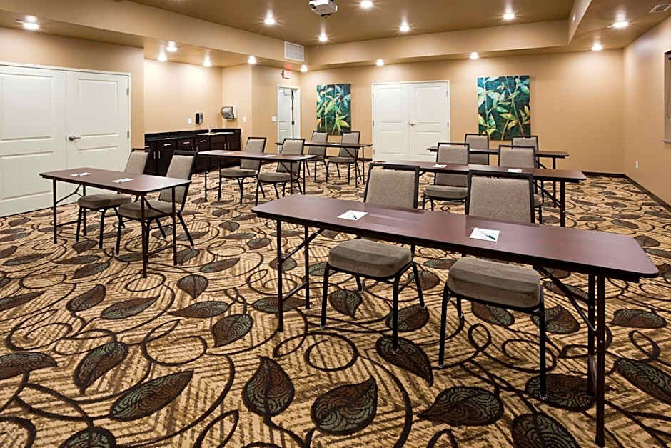 GrandStay Hotel & Suites Valley City