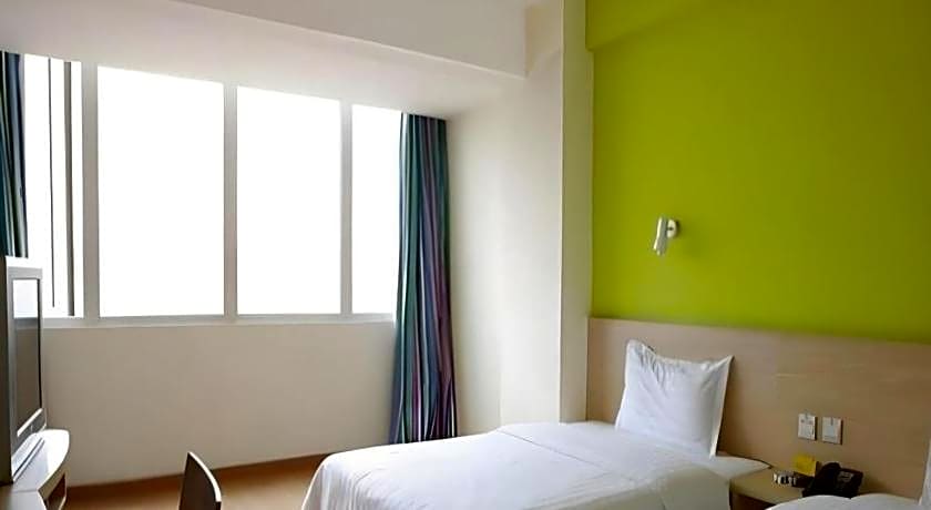 7 Days Inn Luoyang Wangcheng Park Metro Station