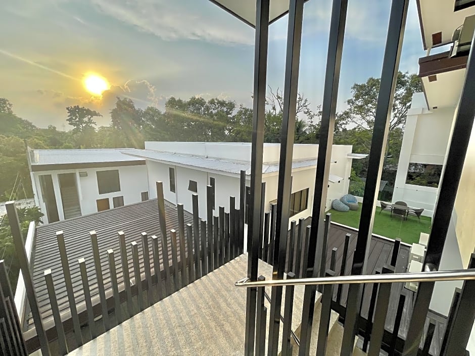 Lighthouse Point Hotel