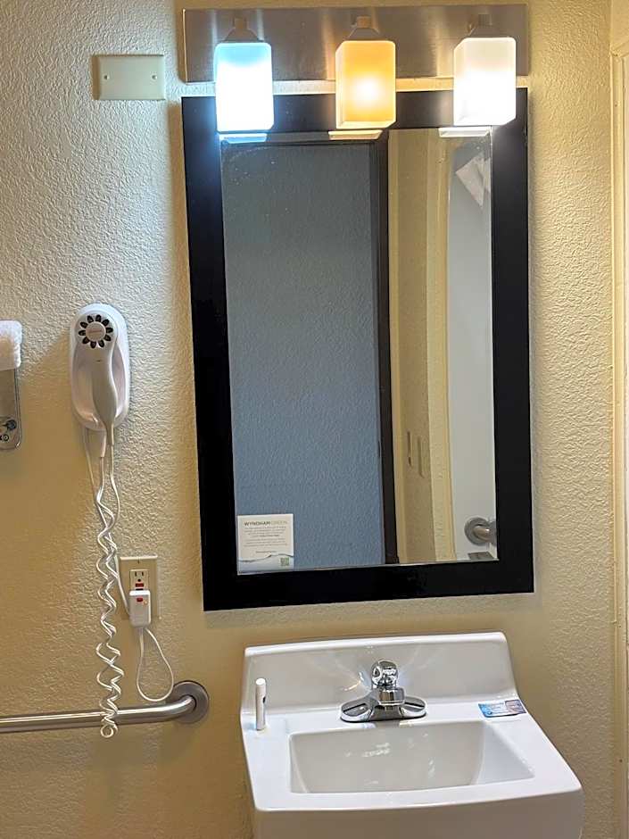 AmericInn by Wyndham Mount Pleasant