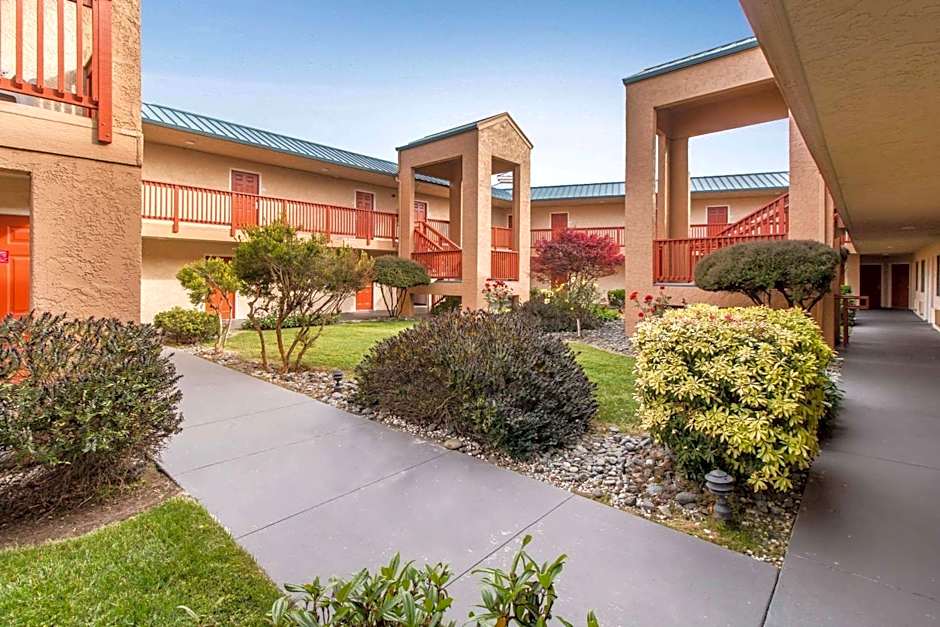 Quality Inn & Suites Crescent City Redwood Coast