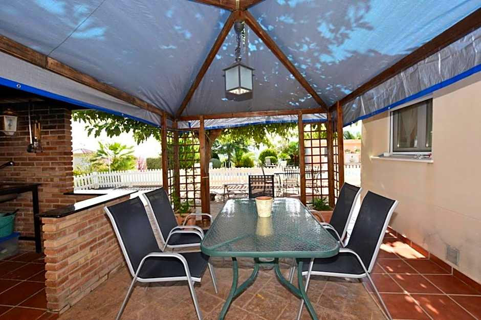 Torreta Of Gormaig, House with swimming pool