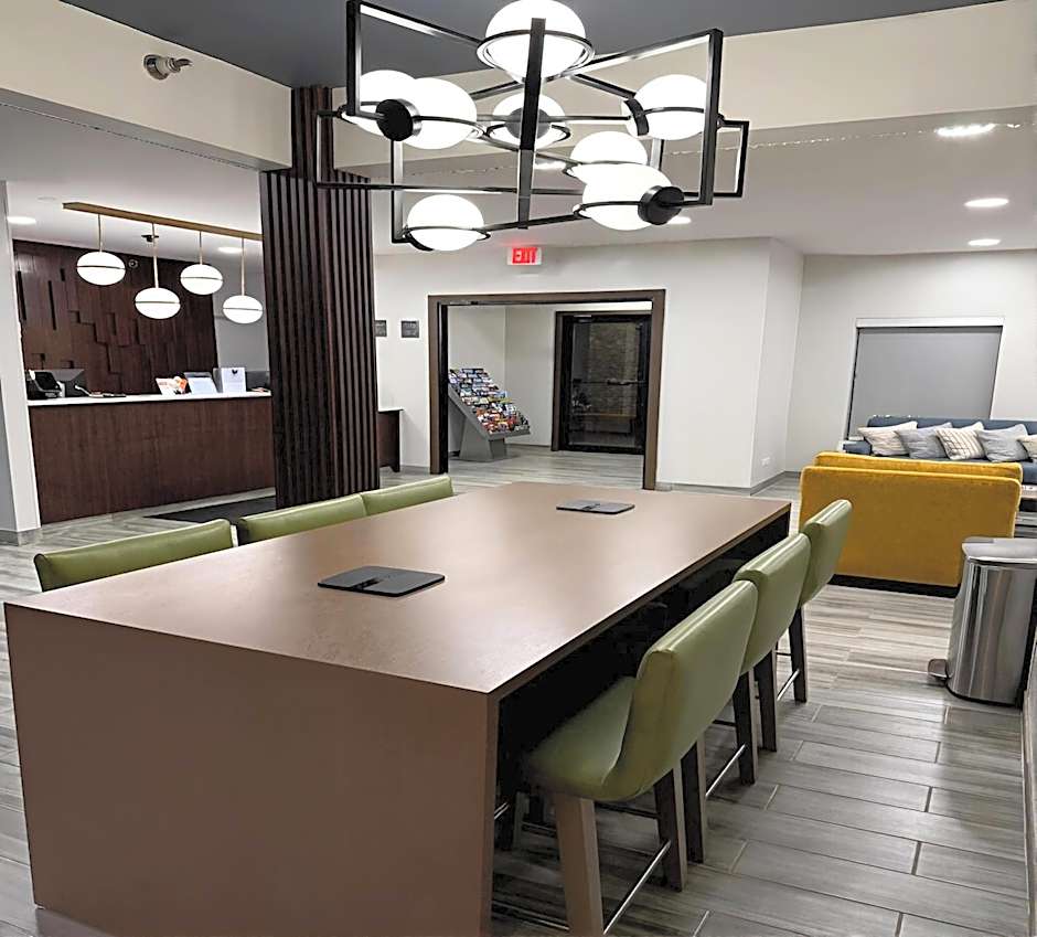 Comfort Inn & Suites Harvey - Chicago Southland