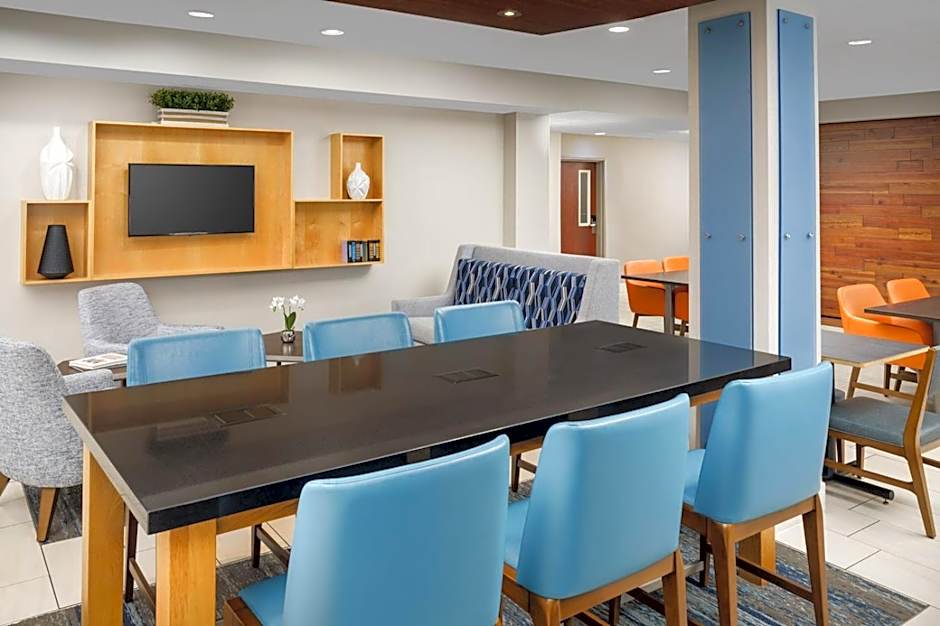 Holiday Inn Express Irondequoit By IHG