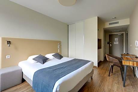 COMFORT STUDIO (DOUBLE BED)