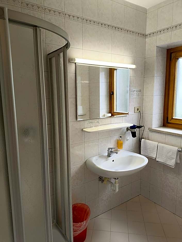 Schenna Garni Eden Bed & Breakfast