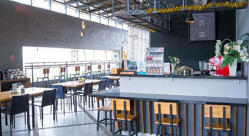 Front One Harvest Hotel Wonosobo