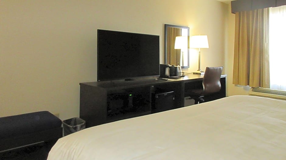 Clarion Pointe Evansville North