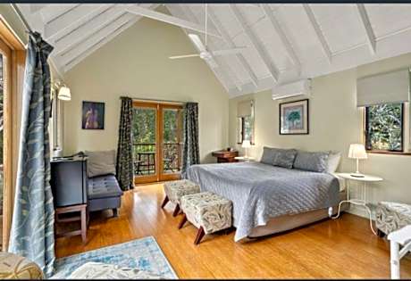 Deluxe Double Room (2 Adults + 1 Child)