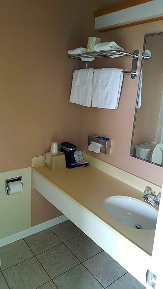 Rodeway Inn at Somers Cove Marina