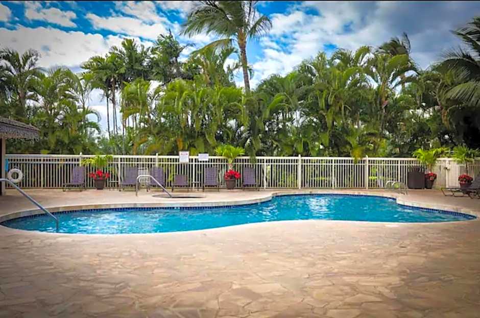 Renovated Condo - 3 Min Walk to Toes in the Sand!