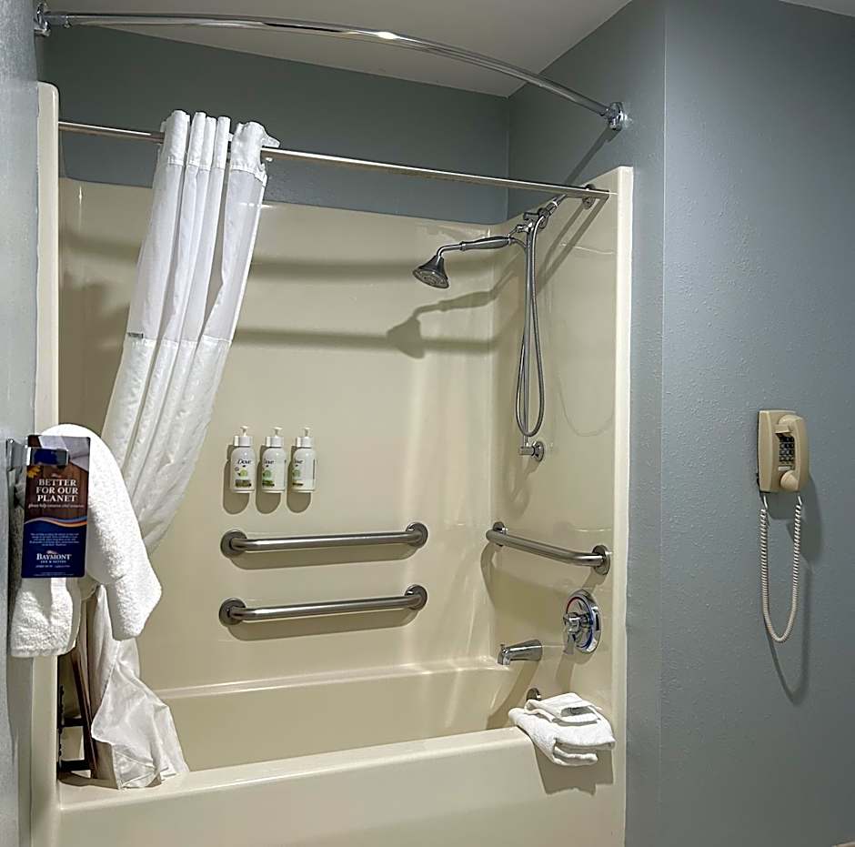 Baymont by Wyndham Litchfield